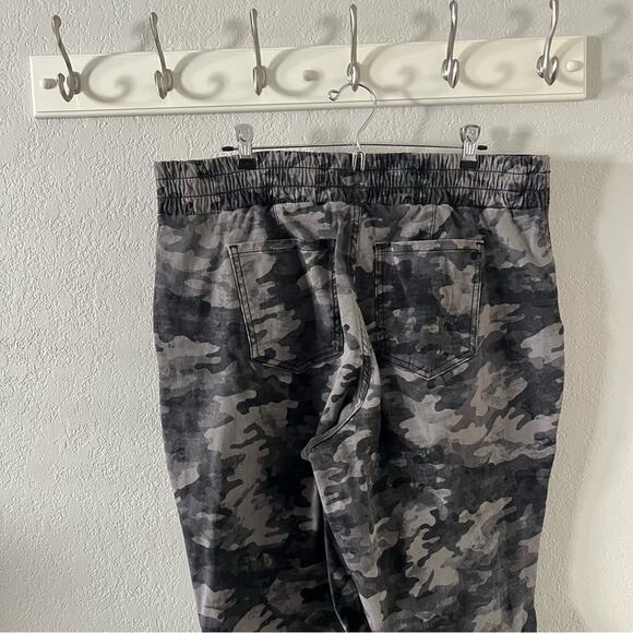 SPANX Twill Camo Print Joggers - Picture 4 of 6